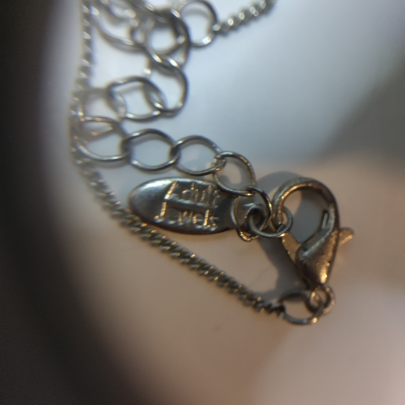 Adult Jewels Silver Tone Giraffe Pendant Necklace Accented with Green Peridot - Picture 5 of 7